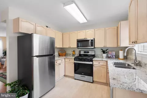 Kitchen - 20829 Apollo Ter, Ashburn, VA 20147 photo 3 of 4