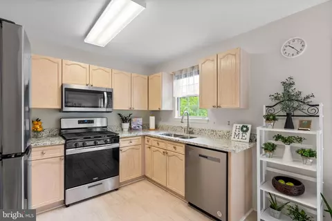 Kitchen - 20829 Apollo Ter, Ashburn, VA 20147 photo 1 of 4