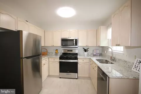 Kitchen - 20829 Apollo Ter, Ashburn, VA 20147 photo 4 of 4