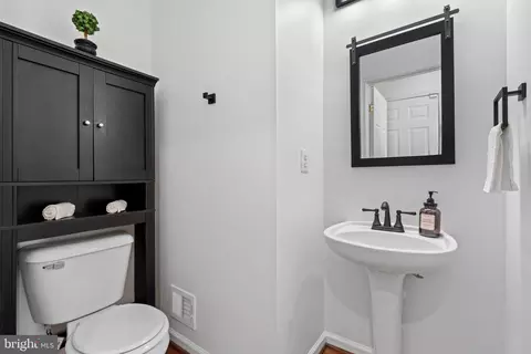 43390 Malin Ct, Ashburn, VA 20147 photo 13
