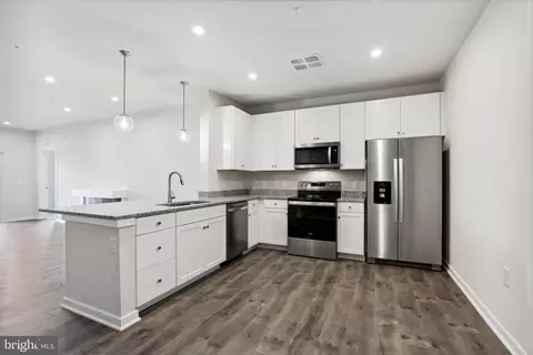700 Mount Airy Ter NE #104, Leesburg, VA 20176