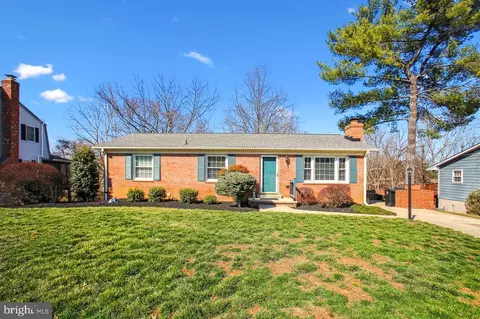 118 Governors Dr SW, Leesburg, VA 20175