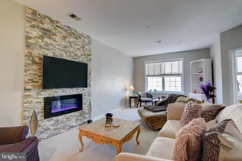 43651 Mcdowell Sq, Leesburg, VA 20176
