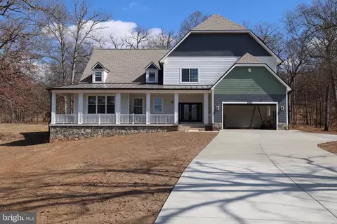 20182 Redrose Dr, Sterling, VA 20165