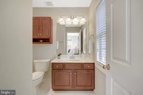 Bath - 42859 Chatelain Cir, Brambleton, VA 20148 photo 6 of 10