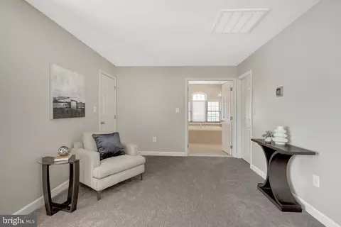 Entry Way - 42859 Chatelain Cir, Brambleton, VA 20148 photo 7 of 8