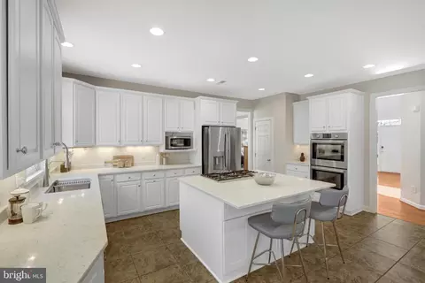 Kitchen - 42859 Chatelain Cir, Brambleton, VA 20148 photo 6 of 8