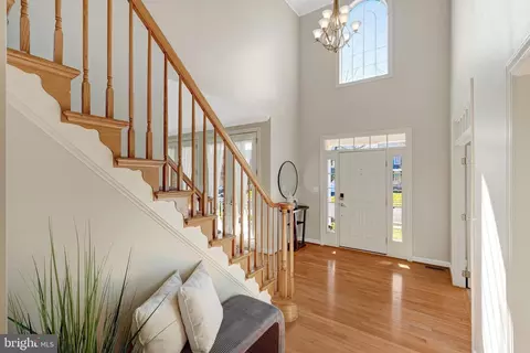Entry Way - 42859 Chatelain Cir, Brambleton, VA 20148 photo 2 of 8