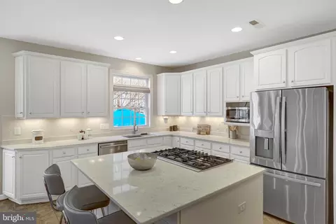 Kitchen - 42859 Chatelain Cir, Brambleton, VA 20148 photo 2 of 8
