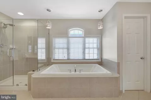 Bath - 42859 Chatelain Cir, Brambleton, VA 20148 photo 1 of 10