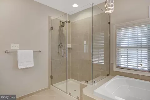 Bath - 42859 Chatelain Cir, Brambleton, VA 20148 photo 4 of 10