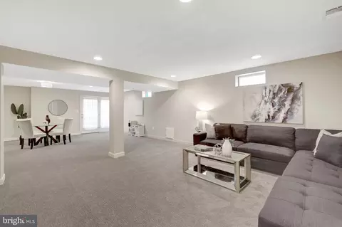 Living - 42859 Chatelain Cir, Brambleton, VA 20148 photo 4 of 4