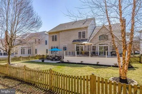 Exterior - 42859 Chatelain Cir, Brambleton, VA 20148 photo 6 of 15