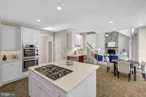 Kitchen - 42859 Chatelain Cir, Brambleton, VA 20148 photo 5 of 8