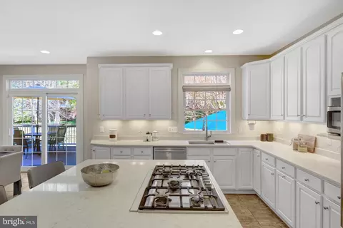 Kitchen - 42859 Chatelain Cir, Brambleton, VA 20148 photo 3 of 8