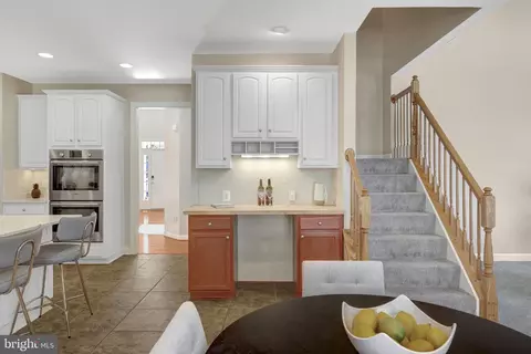 Entry Way - 42859 Chatelain Cir, Brambleton, VA 20148 photo 3 of 8