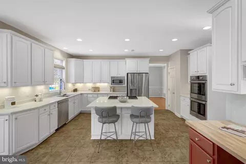 Kitchen - 42859 Chatelain Cir, Brambleton, VA 20148 photo 4 of 8