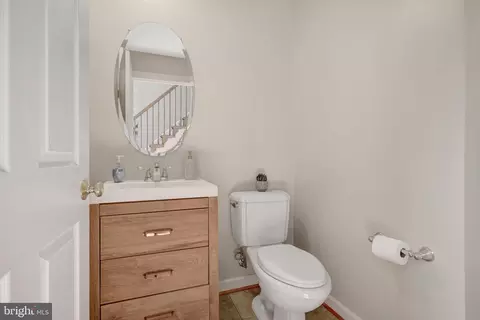Entry Way - 42859 Chatelain Cir, Brambleton, VA 20148 photo 4 of 8
