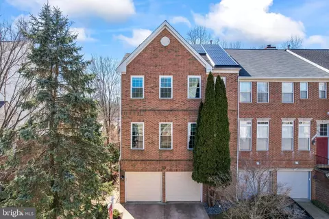 20697 Riptide Sq, Sterling, VA 20165