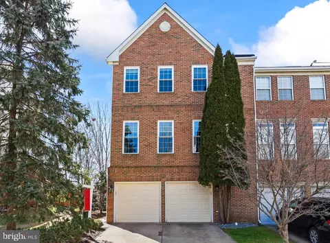 20697 Riptide Sq, Sterling, VA 20165 photo 2