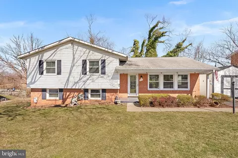 610 W Maple Ave W, Sterling, VA 20164