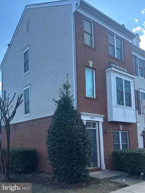 42793 Smallwood Ter, Chantilly, VA 20152
