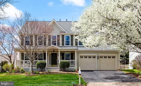 17319 Arrowood Pl, Round Hill, VA 20141