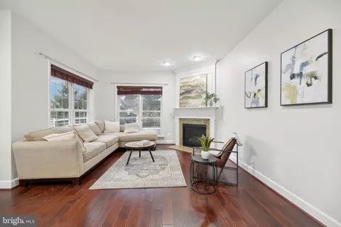 42880 Bittner Sq, Ashburn, VA 20148 photo 12