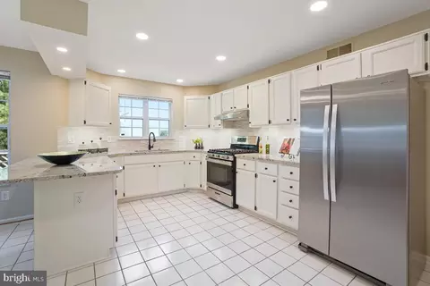 46395 Hampshire Station Dr, Sterling, VA 20165