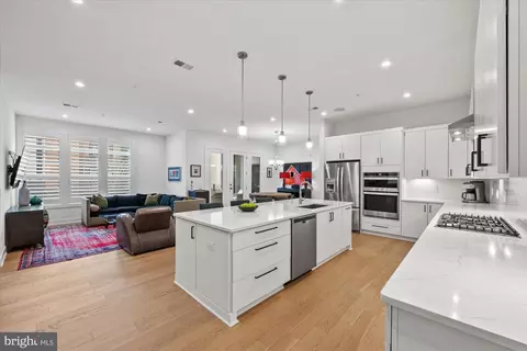 43443 Croson Ln #100, Ashburn, VA 20148