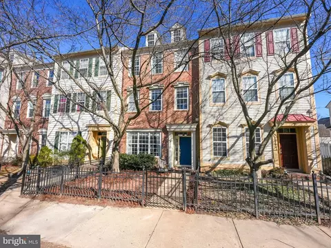 20334 Charter Oak Dr, Ashburn, VA 20147