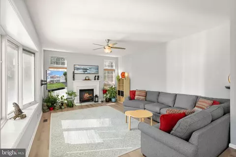 Living - 20723 Fenwick Dr, Ashburn, VA 20147 photo 1 of 3