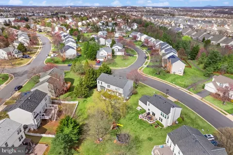 View/Area - 20723 Fenwick Dr, Ashburn, VA 20147 photo 4 of 7