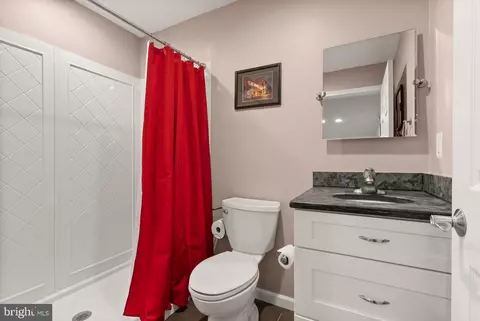 Bath - 20723 Fenwick Dr, Ashburn, VA 20147 photo 7 of 7