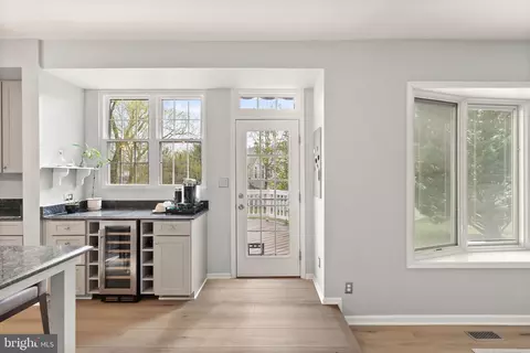 Entry Way - 20723 Fenwick Dr, Ashburn, VA 20147 photo 4 of 19