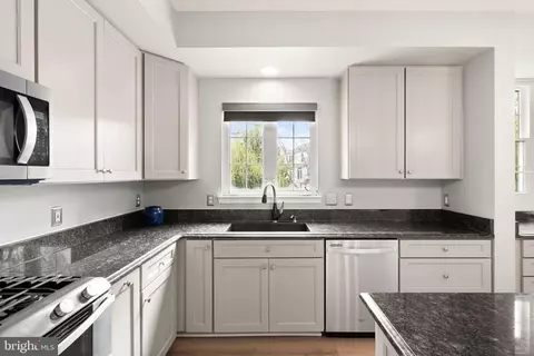 Kitchen - 20723 Fenwick Dr, Ashburn, VA 20147 photo 2 of 5