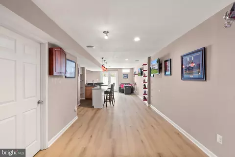 Entry Way - 20723 Fenwick Dr, Ashburn, VA 20147 photo 15 of 19