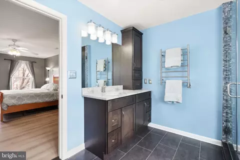 Bath - 20723 Fenwick Dr, Ashburn, VA 20147 photo 4 of 7