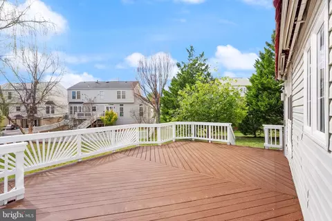 Exterior - 20723 Fenwick Dr, Ashburn, VA 20147 photo 5 of 13