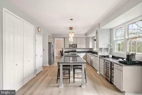Kitchen - 20723 Fenwick Dr, Ashburn, VA 20147 photo 5 of 5