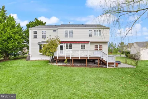 Exterior - 20723 Fenwick Dr, Ashburn, VA 20147 photo 3 of 13