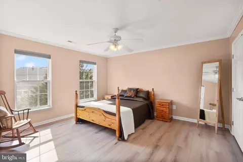 Bedroom - 20723 Fenwick Dr, Ashburn, VA 20147 photo 3 of 9