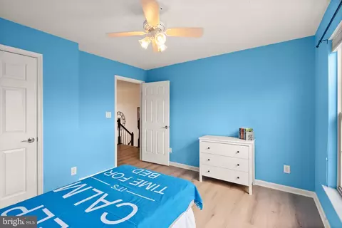 Bedroom - 20723 Fenwick Dr, Ashburn, VA 20147 photo 6 of 9
