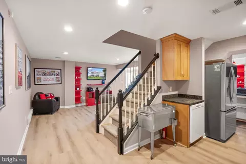 Entry Way - 20723 Fenwick Dr, Ashburn, VA 20147 photo 12 of 19