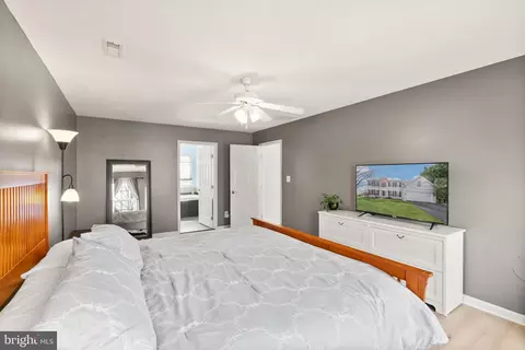 Bedroom - 20723 Fenwick Dr, Ashburn, VA 20147 photo 2 of 9
