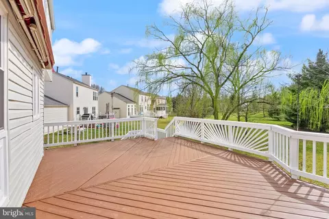Exterior - 20723 Fenwick Dr, Ashburn, VA 20147 photo 4 of 13