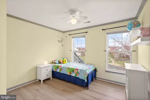 Bedroom - 20723 Fenwick Dr, Ashburn, VA 20147 photo 7 of 9