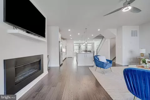 Entry Way - 43486 Charitable St, Ashburn, VA 20148 photo 6 of 15
