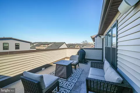Exterior - 43486 Charitable St, Ashburn, VA 20148 photo 1 of 7