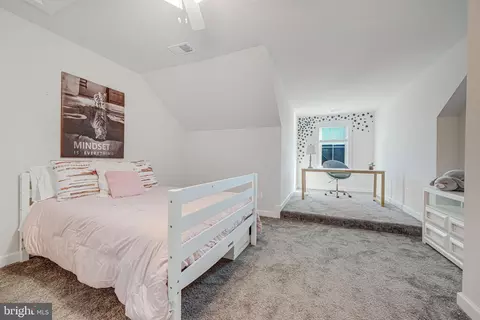 Bedroom - 43486 Charitable St, Ashburn, VA 20148 photo 8 of 10